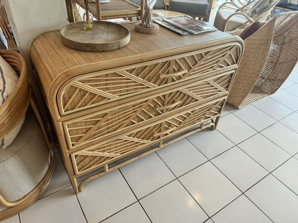 Armoire en rotin naturel disponible chez Zen Évasion