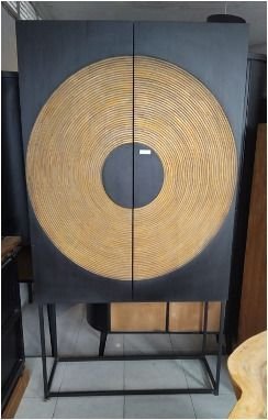 Armoire sculptée bois en teck disponible chez Zen Évasion