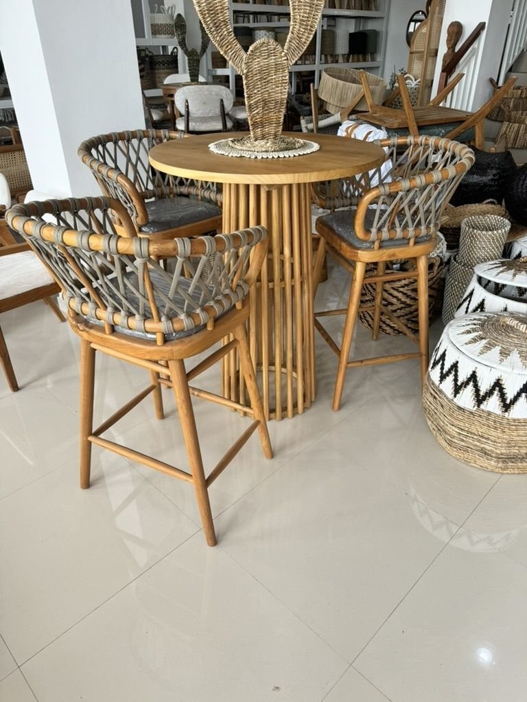 Chaise de bar en teck avec corde disponible chez Zen Évasion