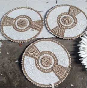 Décoration murale perles coquillages disponible chez Zen Évasion