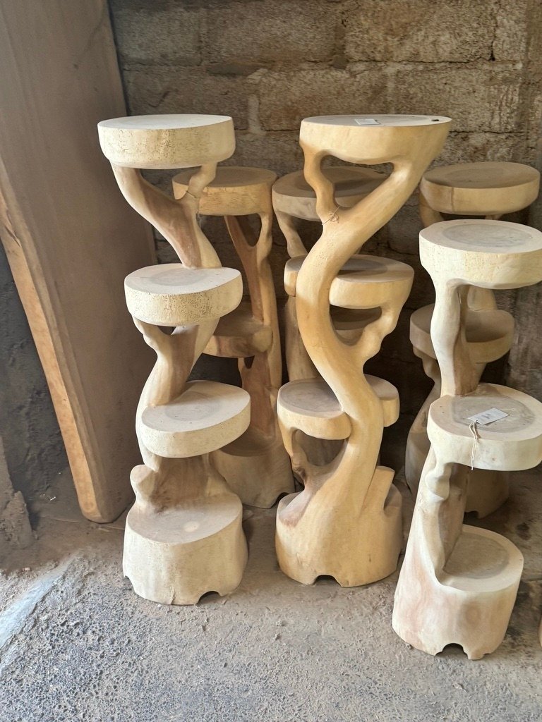 Étagère en bois de suar disponible chez Zen Évasion