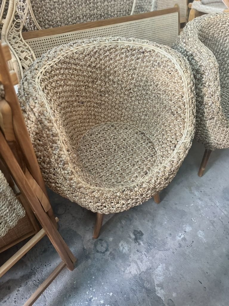 Fauteuil œuf en jacinthe d'eau disponible chez Zen Évasion