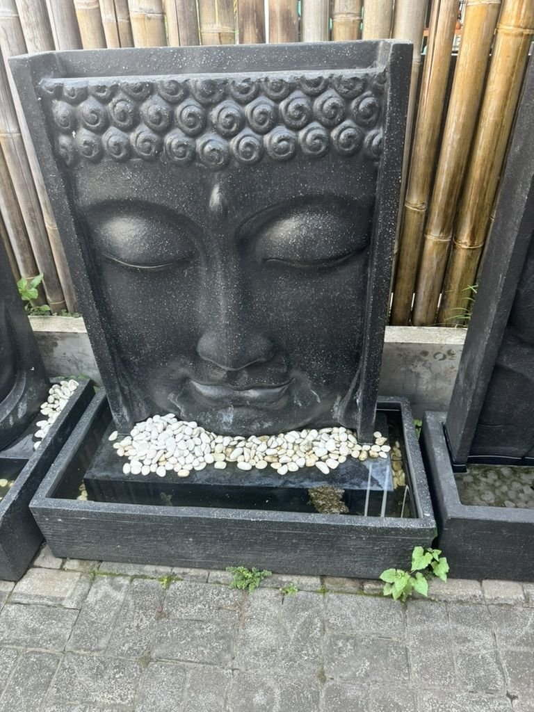 Fontaine de jardin en fibre ciment disponible chez Zen Évasion