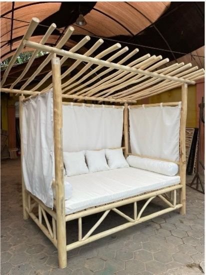 Lit de jardin en teck disponible chez Zen Évasion