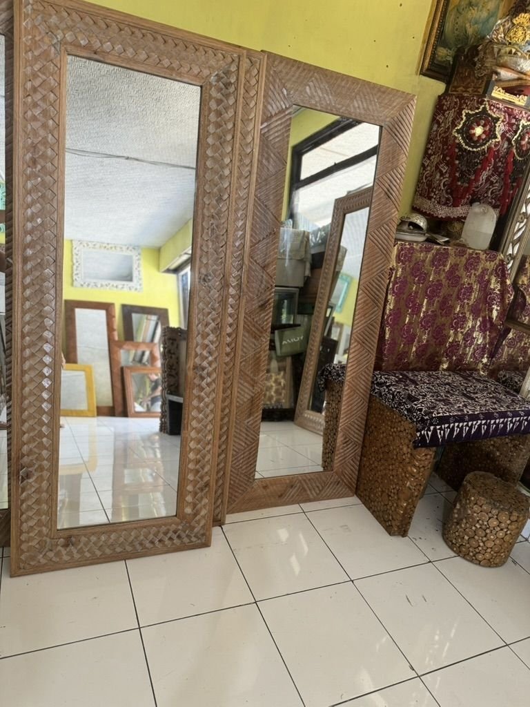 Grand miroir rectangulaire en bois de teck disponible chez Zen Évasion