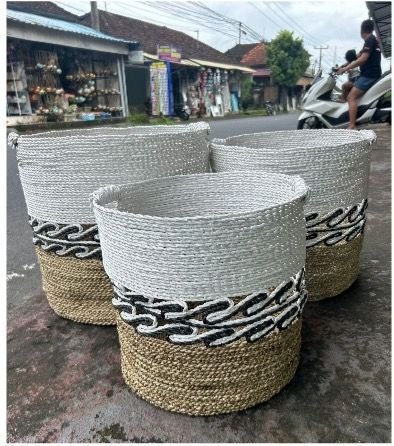 Paniers en fibres végétales disponible chez Zen Évasion