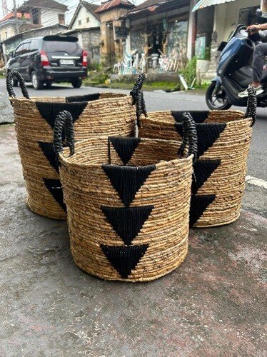 Paniers en fibres végétales disponible chez Zen Évasion