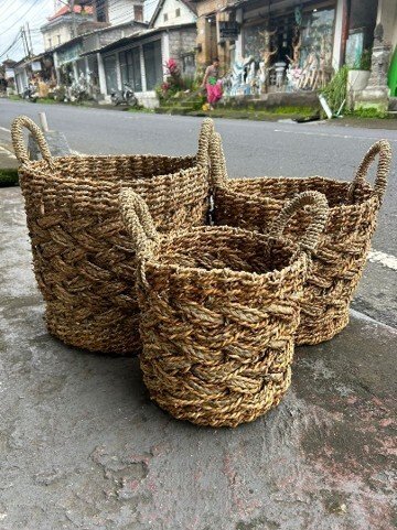 Paniers en fibres végétales disponible chez Zen Évasion