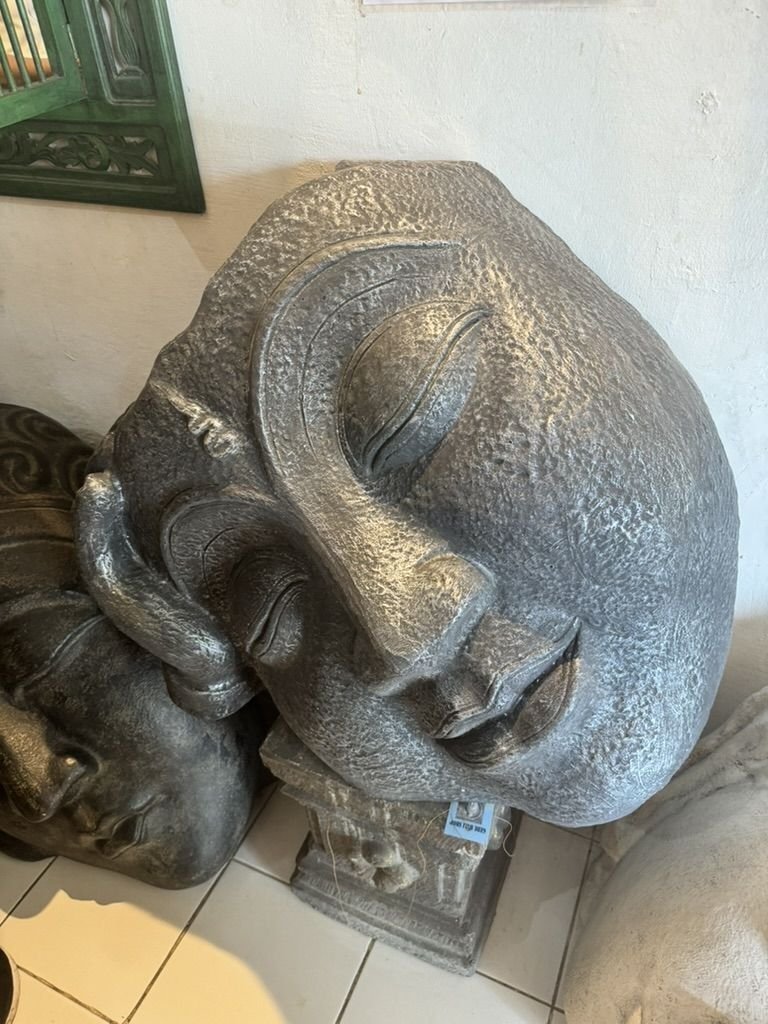 Statue Bouddha en béton fibré disponible chez Zen Évasion