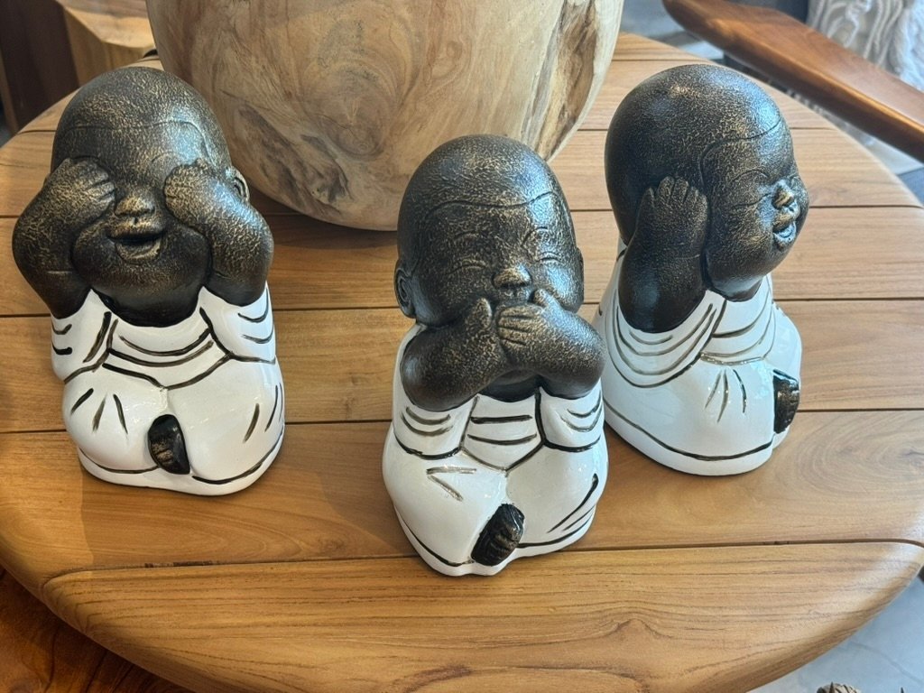 Statue bouddha en fibre de ciment disponible chez Zen Évasion