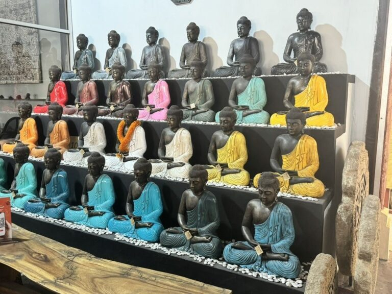 Statue bouddha en fibre ciment disponible chez Zen Évasion