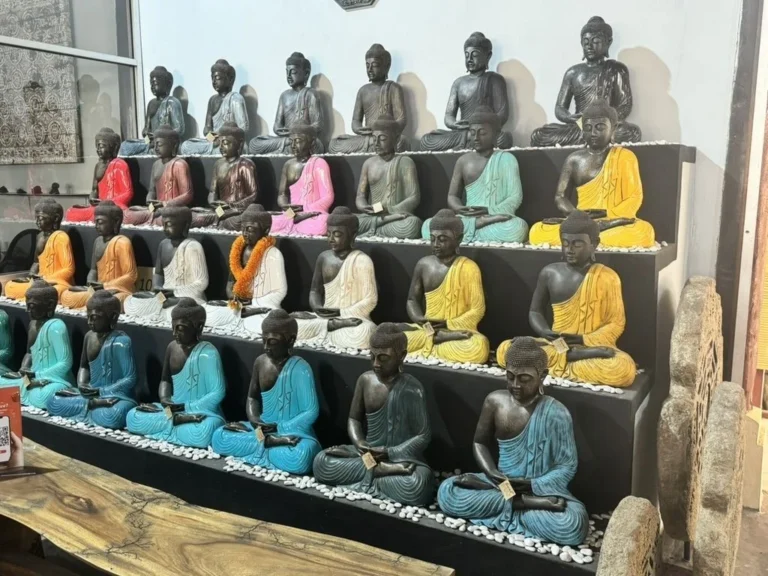 Statue bouddha en fibre ciment disponible chez Zen Évasion