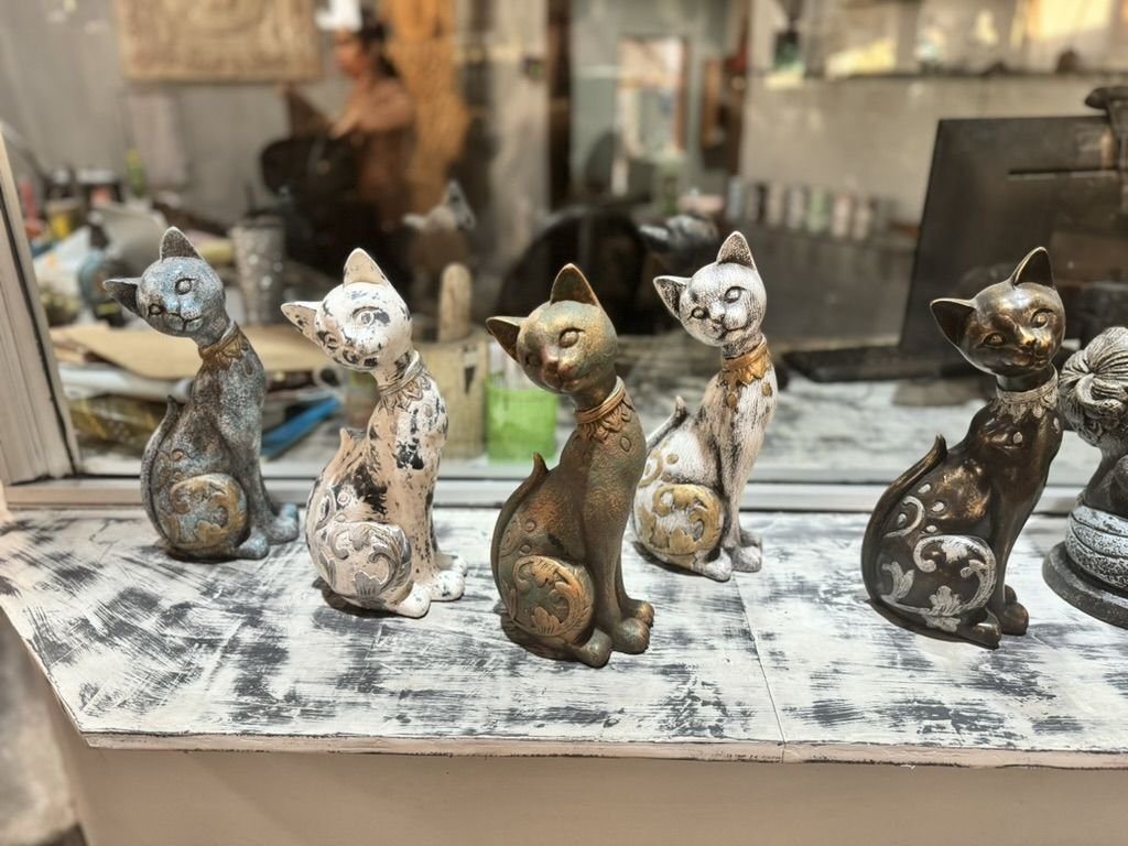 Statue chat ciment déco disponible chez Zen Évasion