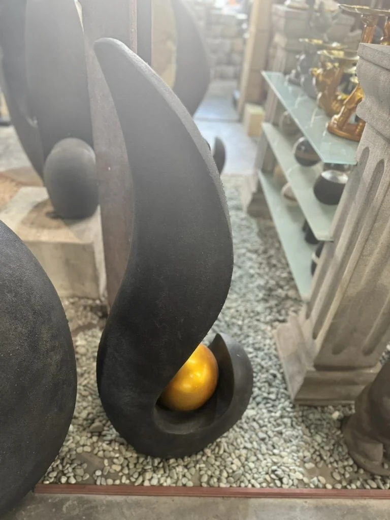 Statue goutte d'eau en fibre ciment disponible chez Zen Évasion