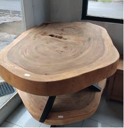 Table basse en bois de teck disponible chez Zen Évasion