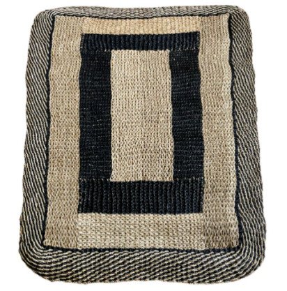 Tapis rectangulaire en jonc de mer et plastique recyclé disponible chez Zen Évasion