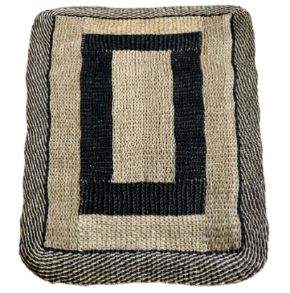 Tapis rectangulaire en jonc de mer et plastique recyclé disponible chez Zen Évasion