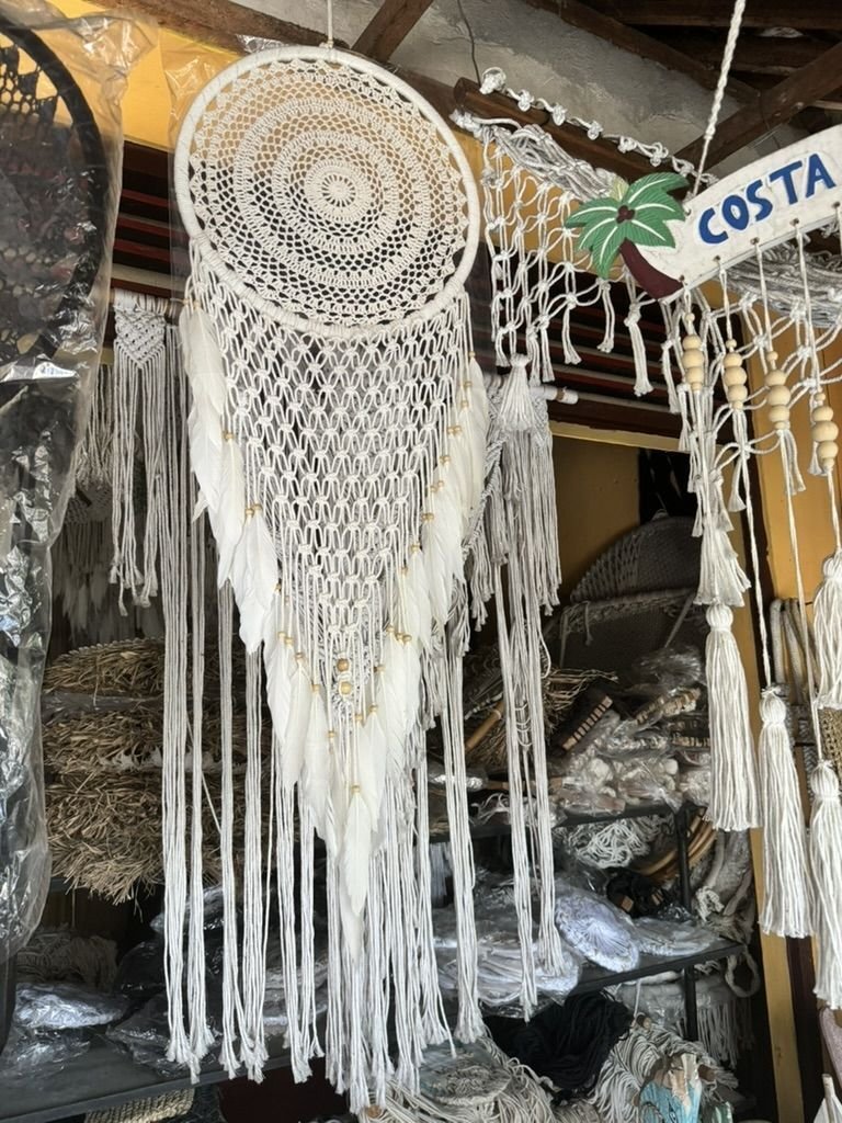 Tenture murale macramé disponible chez Zen Évasion