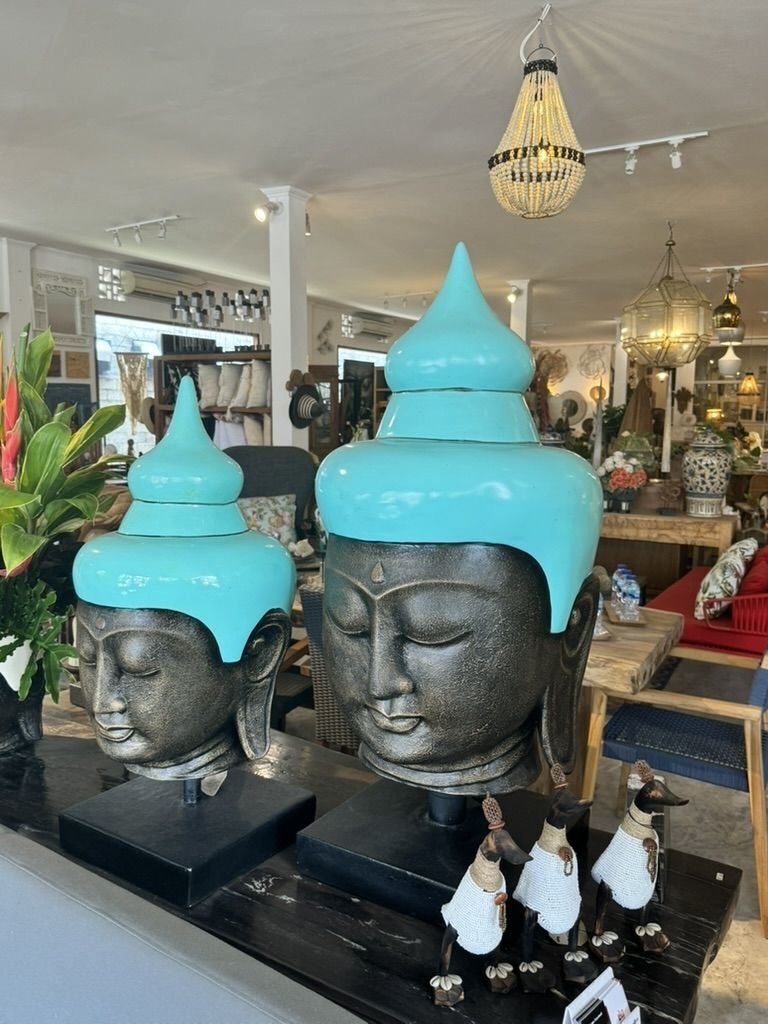 Tete de bouddha sur socle disponible chez Zen Évasion
