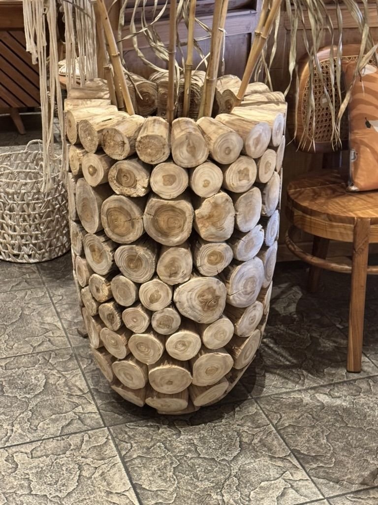 Vase en branche de teck disponible chez Zen Évasion