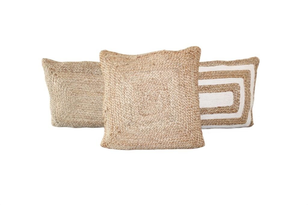 Coussin en jute disponible chez Zen Évasion