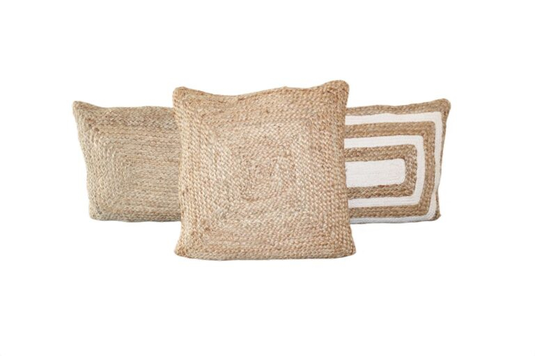 Coussin en jute disponible chez Zen Évasion