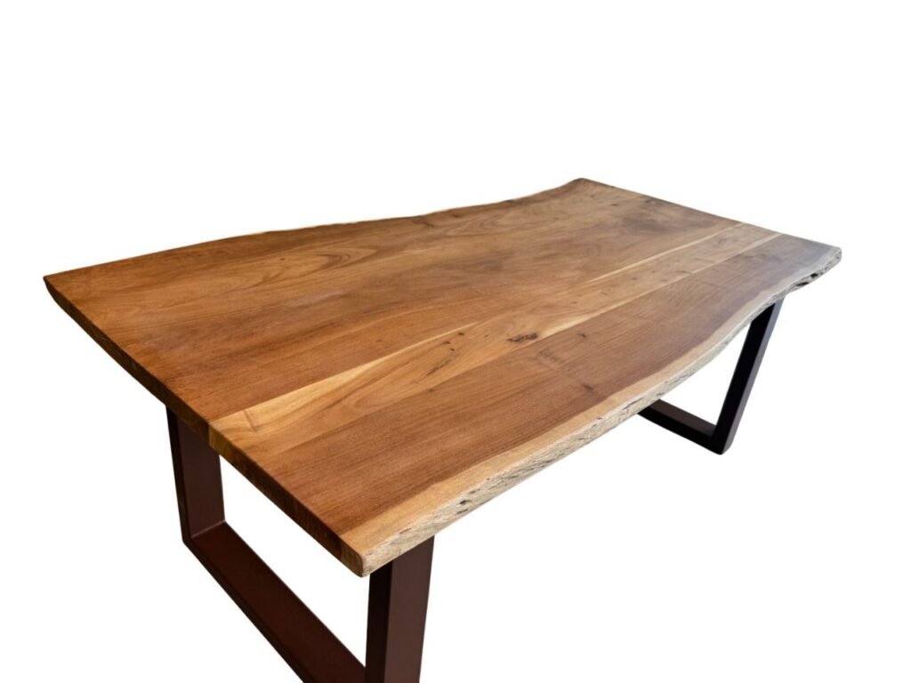 Table en acacia disponible chez Zen Évasion
