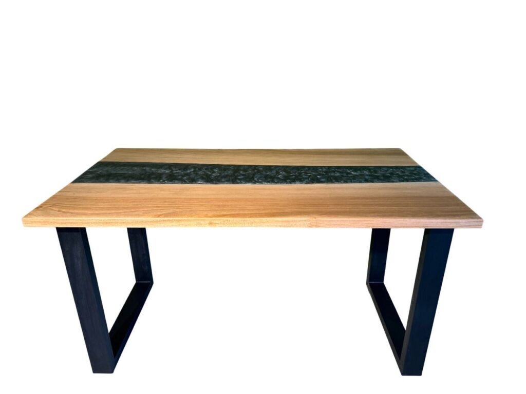 Table en noyer disponible chez Zen Évasion