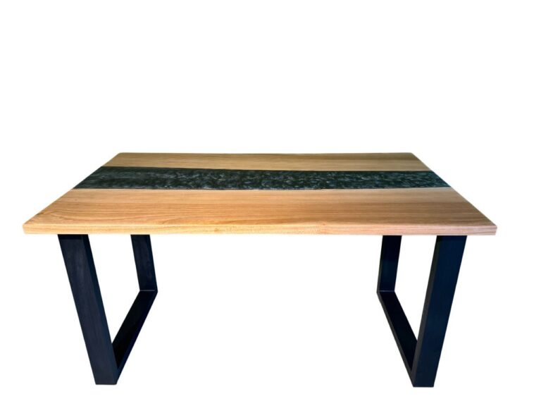 Table en noyer disponible chez Zen Évasion
