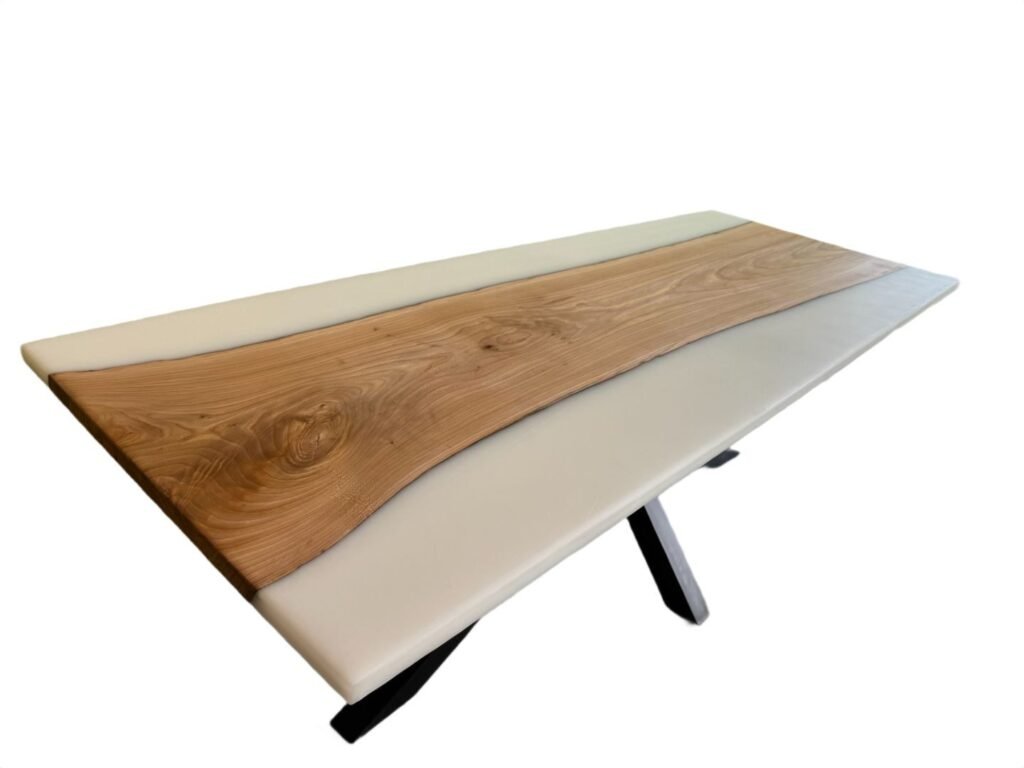 Table en orme et époxy extérieure disponible chez Zen Évasion